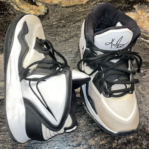 Nike Kyrie Infinity Panda Men's Size 6 Black White Sneaker DO9616-100 high tops - Picture 12 of 12
